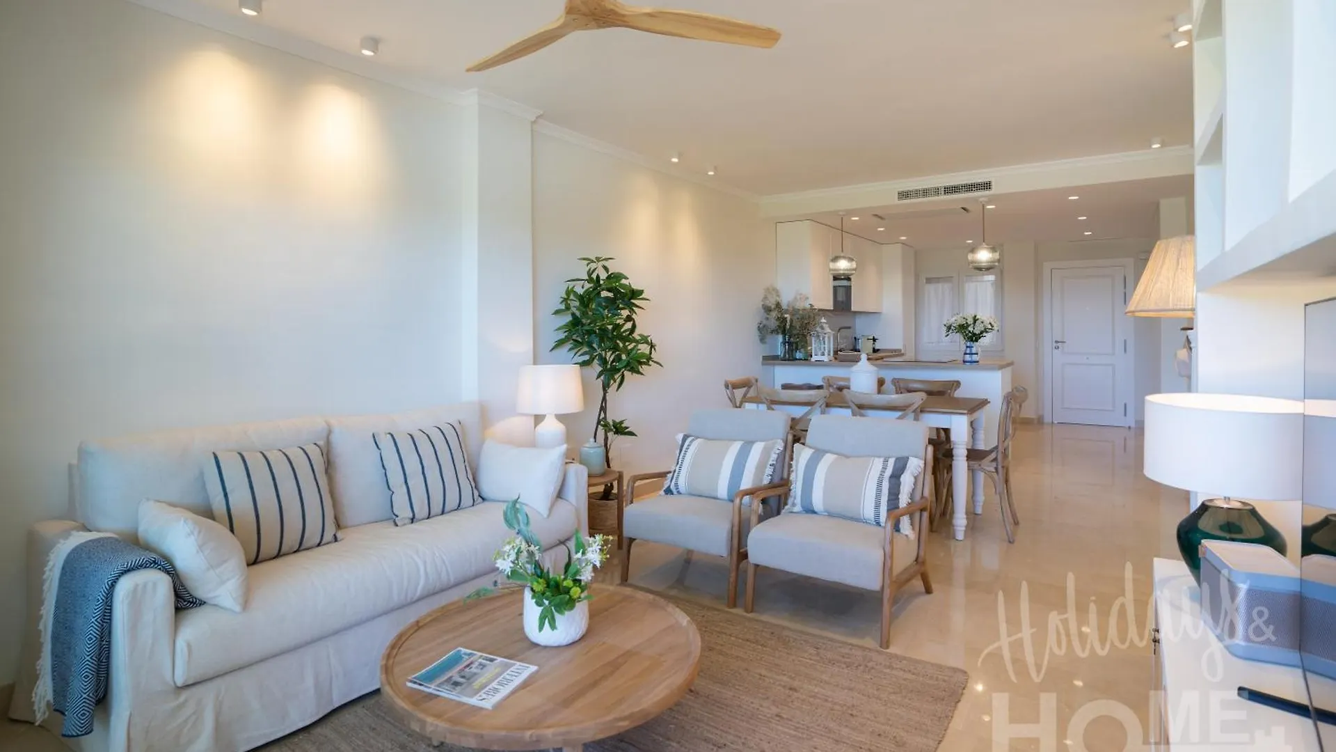 Apartamento Beachfront Complex Neptuno III , Sea Views, Pool And Garden,Elviria Marbella