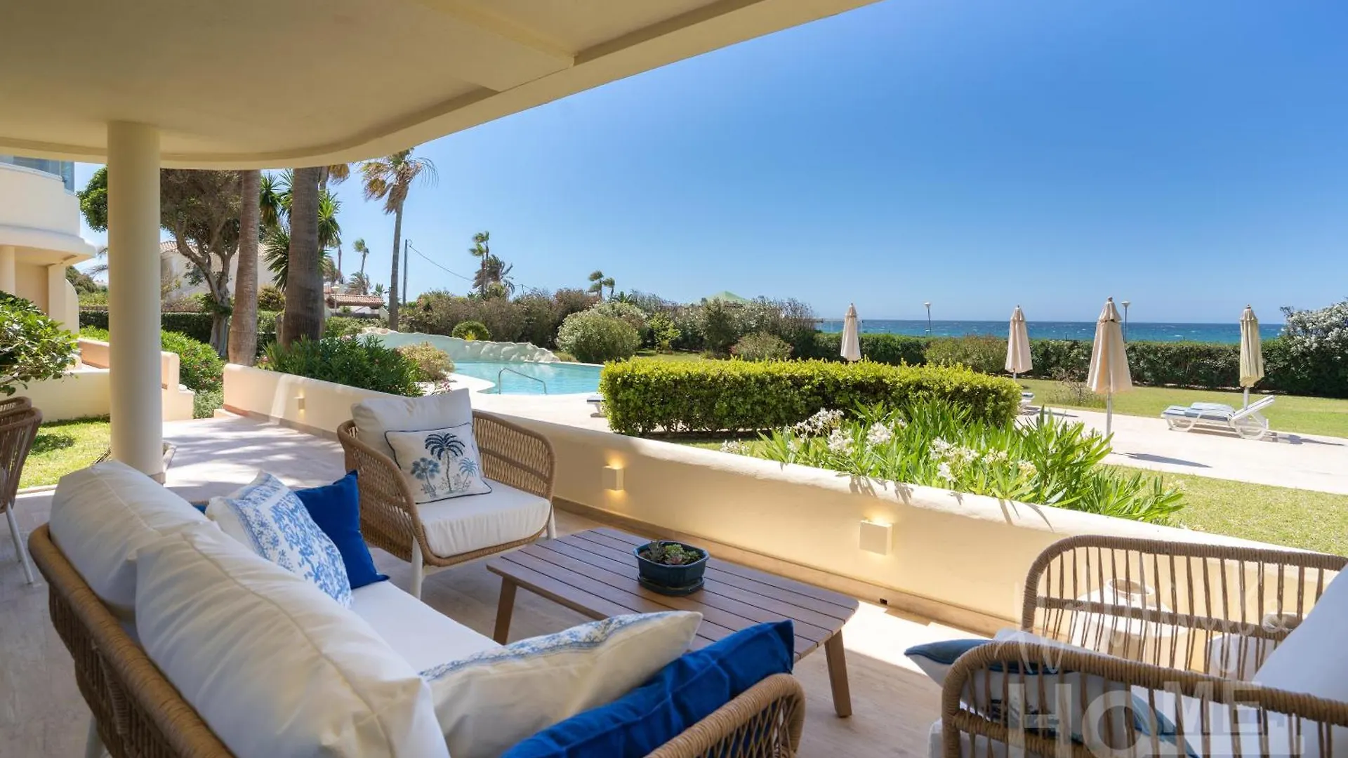 Beachfront Complex Neptuno III , Sea Views, Pool And Garden,Elviria Marbella Espanha