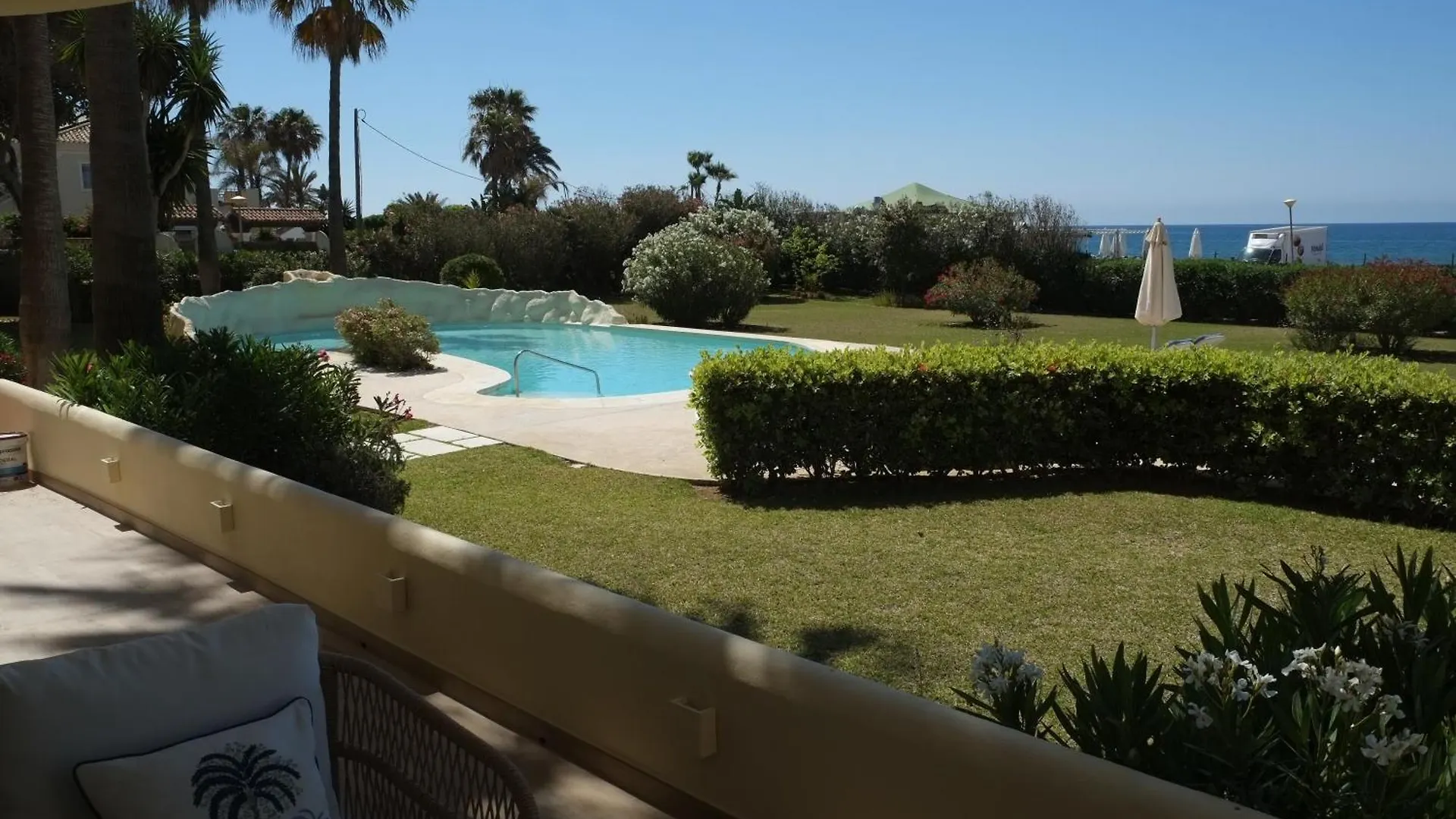 Apartamento Beachfront Complex Neptuno III , Sea Views, Pool And Garden,Elviria Marbella