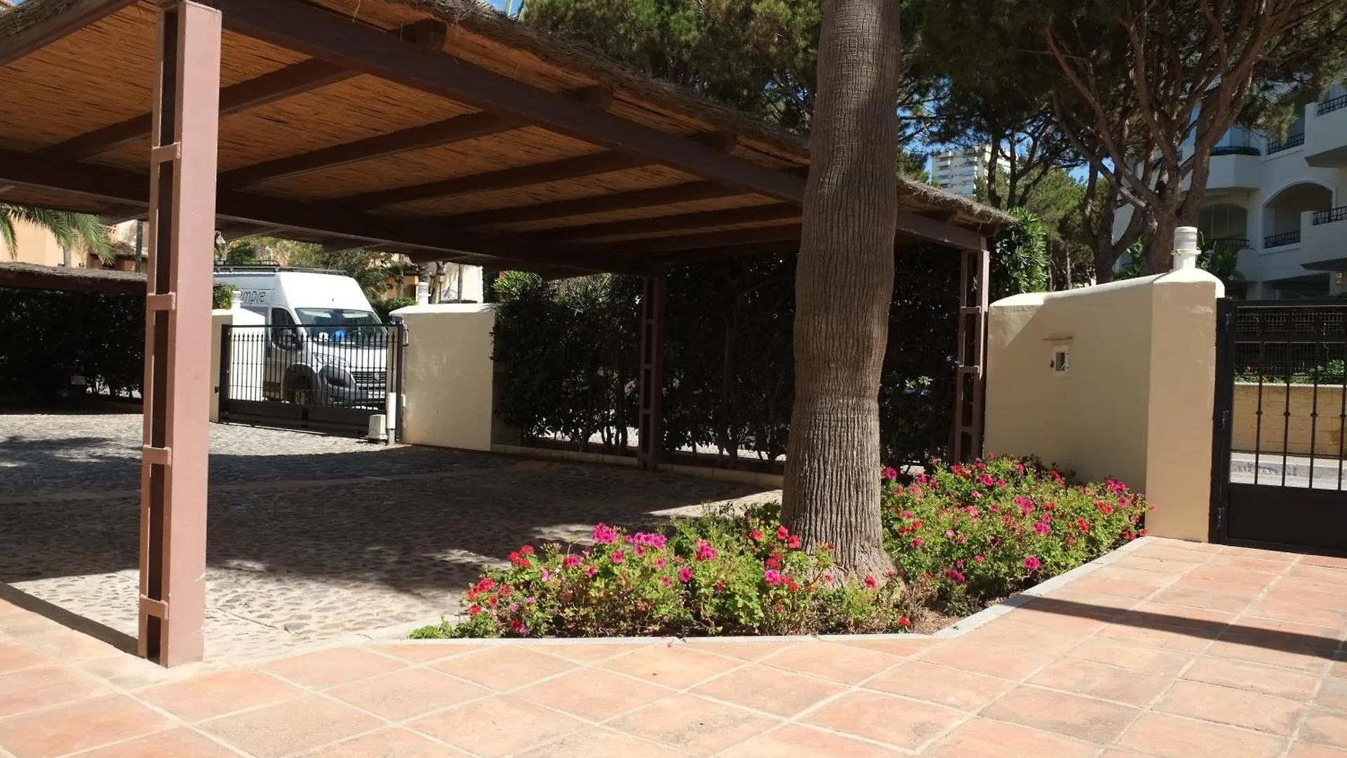Beachfront Complex Neptuno III , Sea Views, Pool And Garden,Elviria Marbella